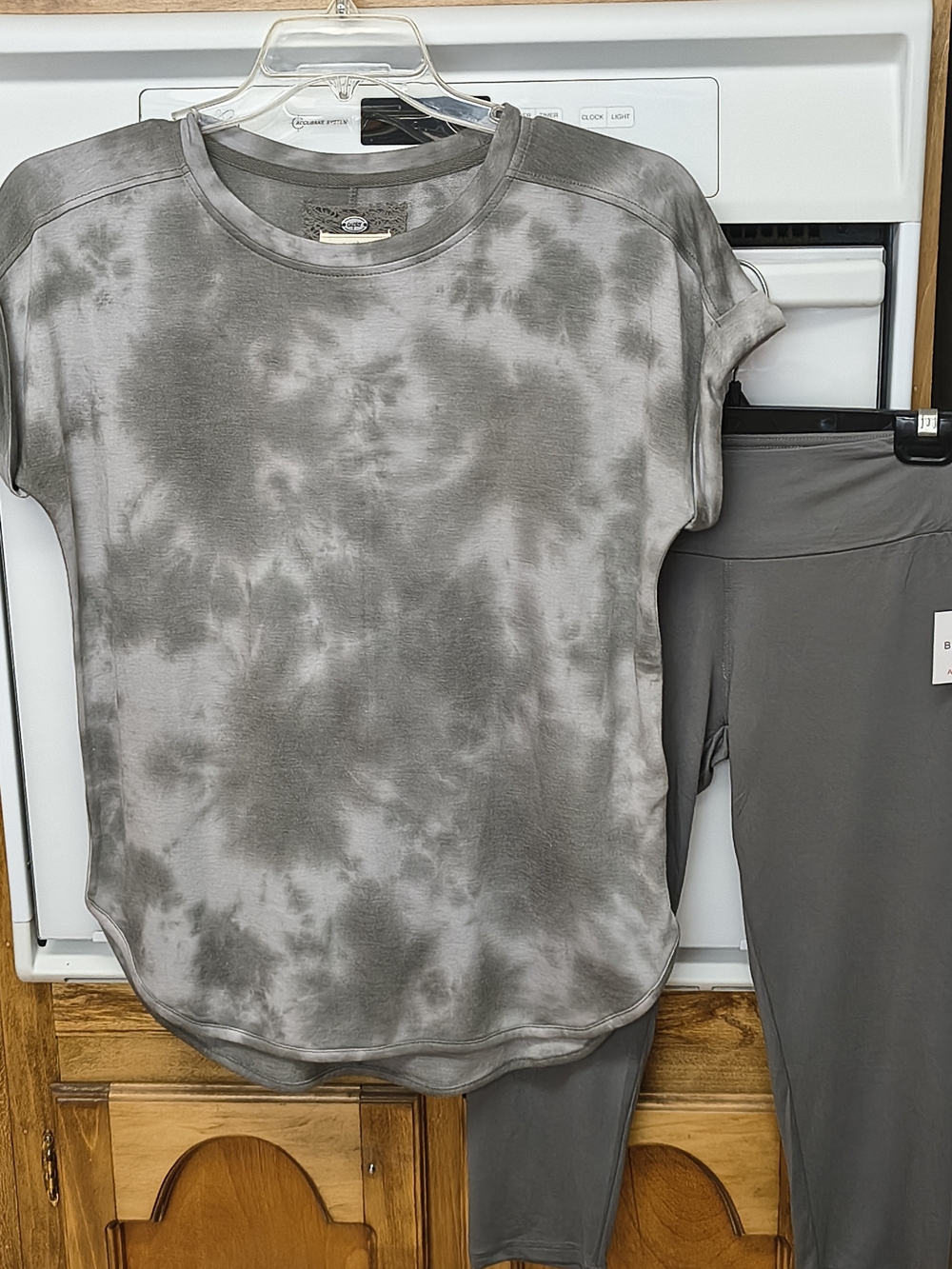 Cupio Set Gray Tie-Dye Short Sleeve Tee and Sexy Basics Knee Leggings